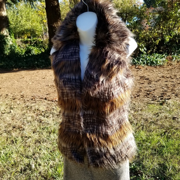ANTONIO MELANI Jackets & Blazers - EUC Antonio Melani faux fur vest XS